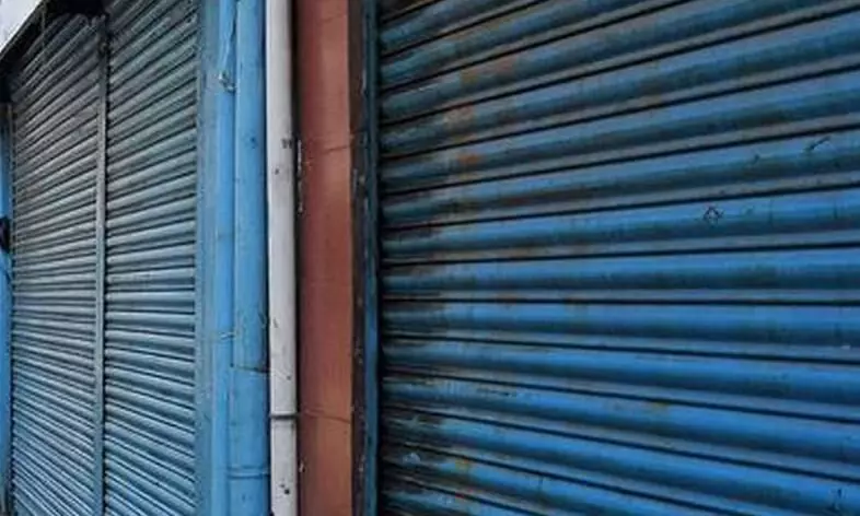 ക​ട​ക​ൾ തു​റ​ക്കു​ന്ന​തി​ൽ സം​ഘ​ട​ന​ക​ൾ ത​മ്മി​ൽ ത​ർ​ക്കം