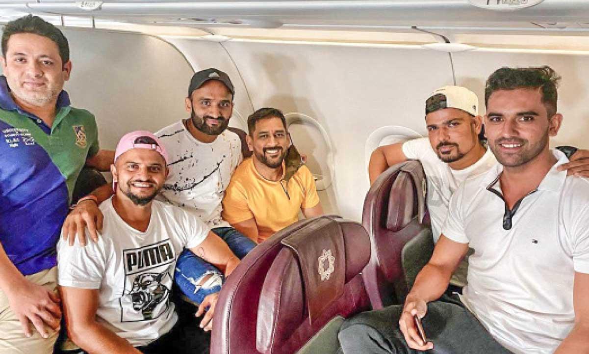 ചെന്നൈ സൂപ്പർ കിങ്സ് നായകൻ എം.എസ് ധോണി ടീമിനൊപ്പം ചേർന്നു ചെന്നൈ സൂപ്പർ കിങ്സ് നായകൻ എം.എസ് ധോണി ടീമിനൊപ്പം ചേർന്നു