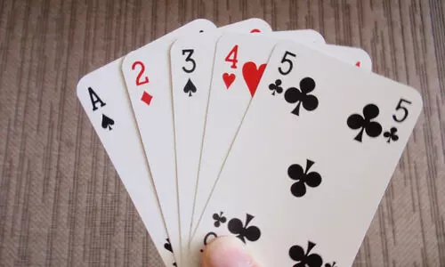 പണംവെച്ച് ശീട്ടുകളിച്ച ഏഴ് അംഗ സംഘം പിടിയിൽ