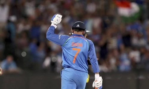 ഇൗ സ്വാതന്ത്ര്യം ക്രിക്കറ്റ്​ പ്രേമികൾ ആഗ്രഹിക്കാത്തത്​; ധോണിക്ക്​ വിട നൽകി​ സഹതാരങ്ങൾ