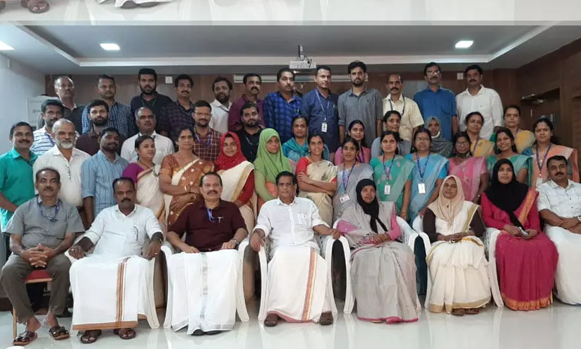 മാസ്​കില്ലാതെ ഗ്രൂപ്​ ഫോ​ട്ടോ; 46 പേർക്കെതിരെ കേസ്