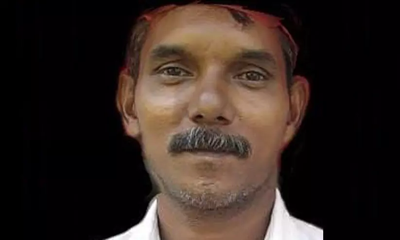 ചുമർ തുരക്കുന്നതിനിടെ വൈദ്യുതി വയർ മുറിഞ്ഞ് ഷോക്കേറ്റ് മരിച്ചു ചുമർ തുരക്കുന്നതിനിടെ വൈദ്യുതി വയർ മുറിഞ്ഞ് ഷോക്കേറ്റ് മരിച്ചു