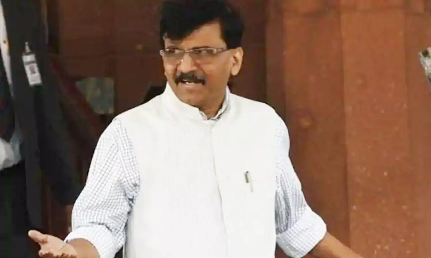 രാമക്ഷേത്ര ട്രസ്റ്റ്​ അധ്യക്ഷനെ​ ഹസ്​തദാനം ചെയ്​ത മോദി ക്വാറൻറീനിൽ പോകുന്നില്ലേ ?