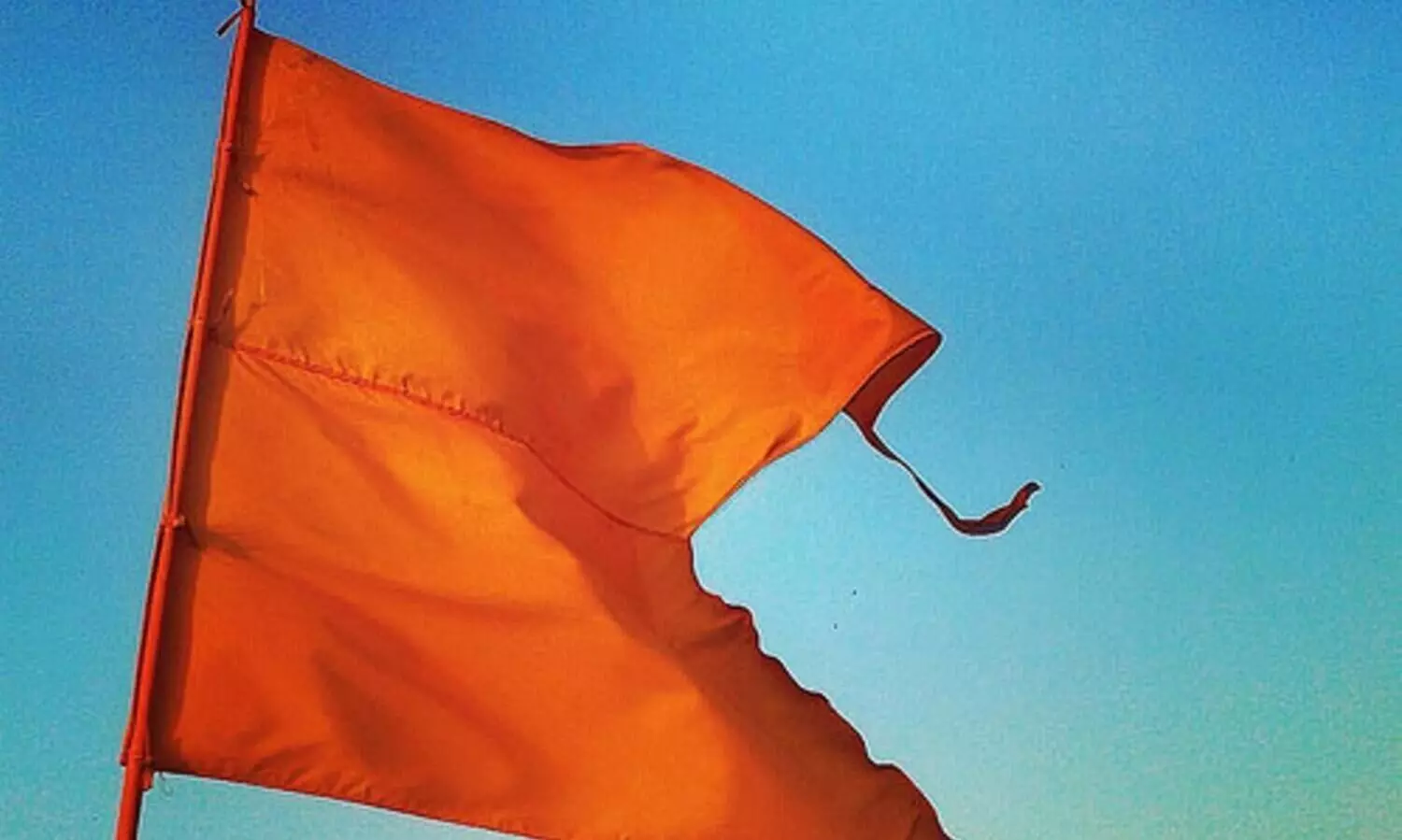 ദേശീയ പതാകയെ അപമാനിച്ചതിന് ആർ. എസ്. എസുകാർക്കെതിരെ കേസ്​