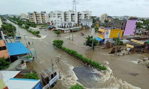 കനത്ത മഴ; തെലങ്കാനയിലെ നിരവധി പ്രദേശങ്ങൾ വെള്ളത്തിനടിയിൽ