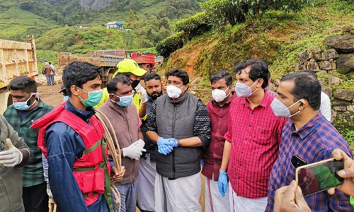 കാമറകൾക്കൊപ്പം മിത്രങ്ങളും മലയിറങ്ങി; മലമുകളിൽ ഉള്ളത് ഡി.വൈ.എഫ്.ഐ മാത്രം -എ.എ റഹീം