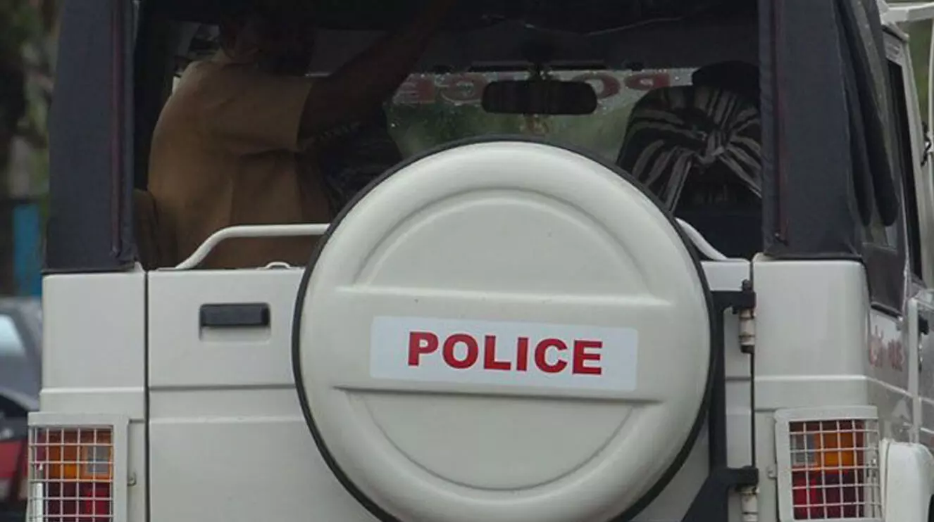 ശീട്ടുകളി: ആറുപേർ അറസ്റ്റിൽ ശീട്ടുകളി: ആറുപേർ അറസ്റ്റിൽ