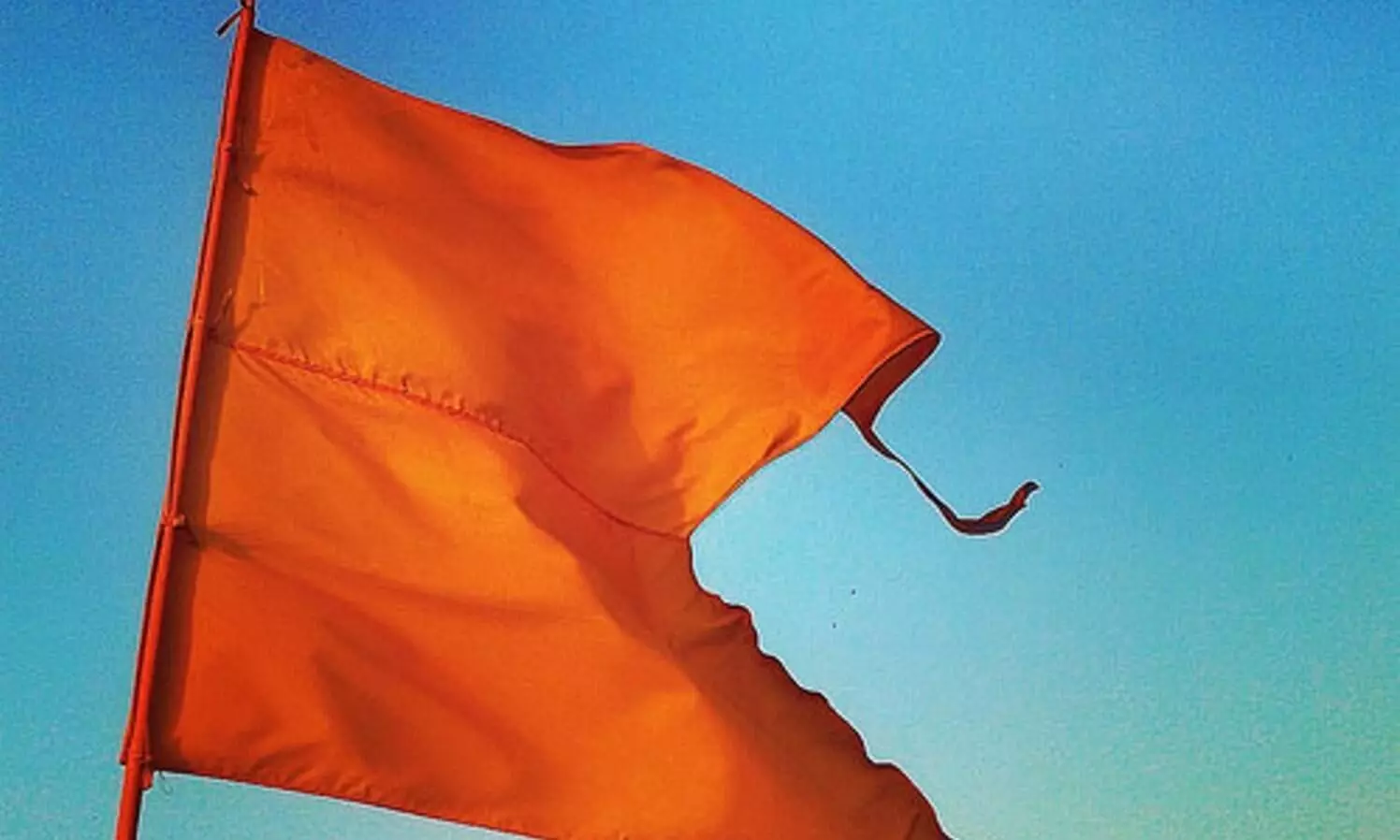 ദേശീയ പതാകയെ അപമാനിച്ചതിന് ആർ. എസ്. എസുകാർക്കെതിരെ കേസ്​