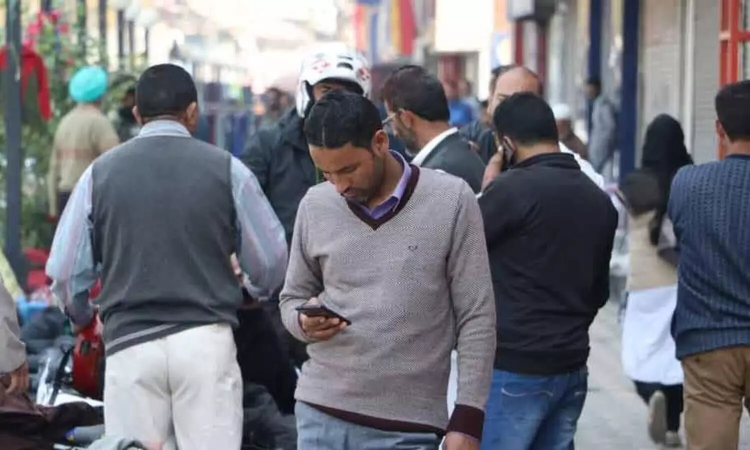 രാജ്യത്ത്​ 74.3 കോടി ഇൻറർനെറ്റ്​ ഉപഭോക്താക്കൾ​; പകുതിയിലധികവും ജിയോ വരിക്കാരെന്ന്​ ട്രായ്