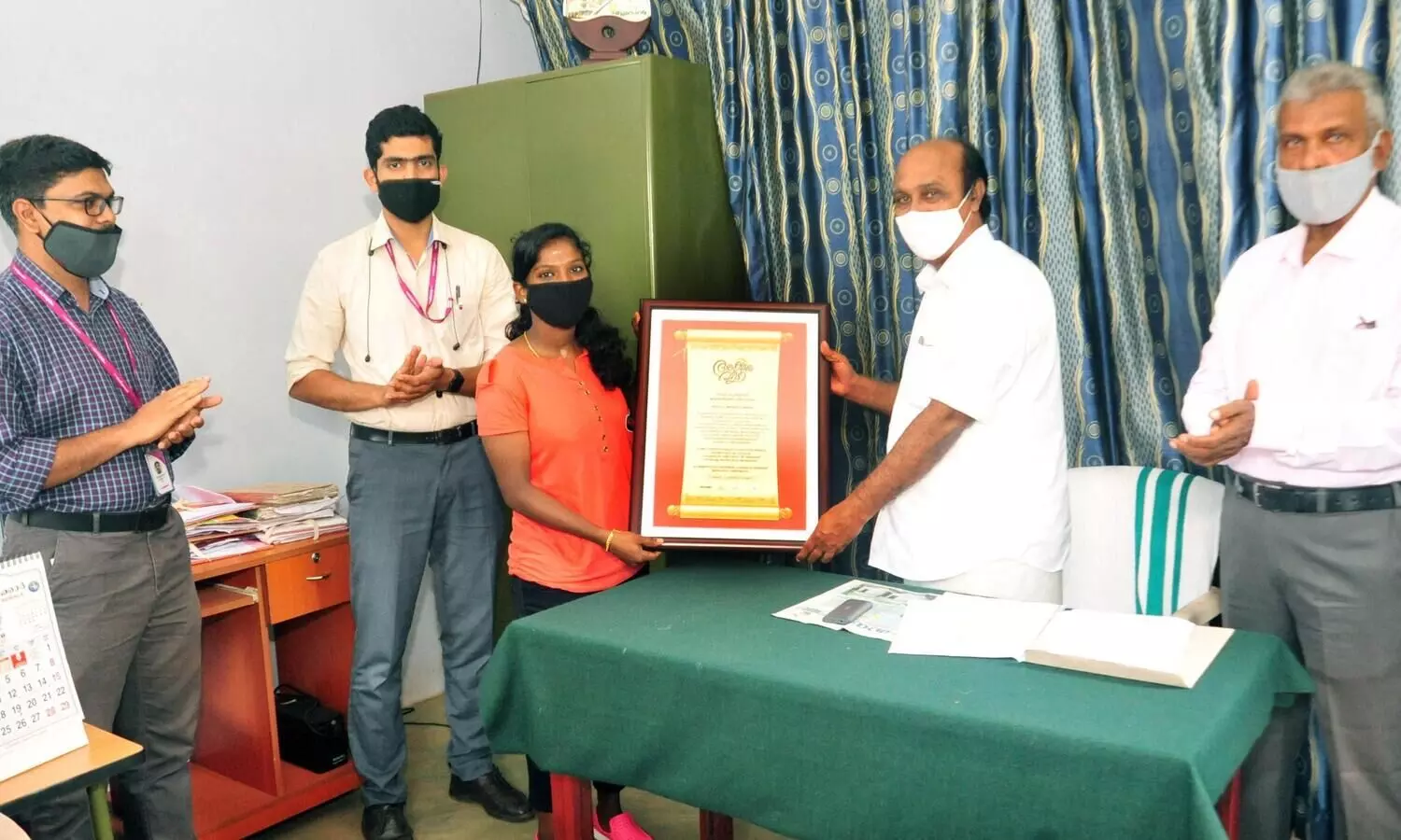 നന്ദന കൃഷ്​ണ മാധ്യമം അക്ഷരവീട്​ ഏറ്റുവാങ്ങി