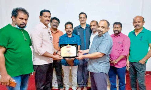 ഹേ​മ​ന്ദി​ന്​ ന​വോ​ദ​യ റി​യാ​ദ്​ യാ​ത്ര​യ​യ​പ്പ്​ ന​ൽ​കി