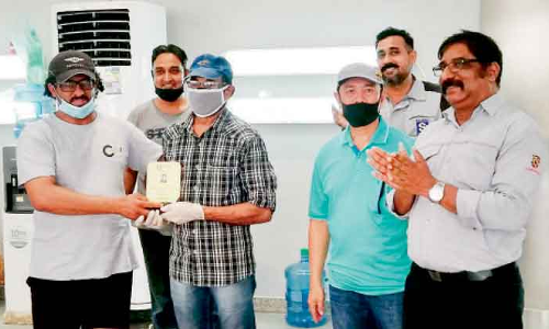 യാ​ത്ര​യ​യ​പ്പ് ന​ൽ​കി