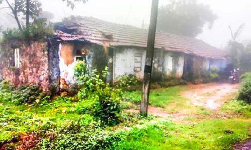 മരണഭീതിയിലും കൂരകൾക്ക്​ കീഴെ ഇവർ....