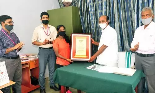 നന്ദന കൃഷ്​ണ മാധ്യമം അക്ഷരവീട്​ ഏറ്റുവാങ്ങി