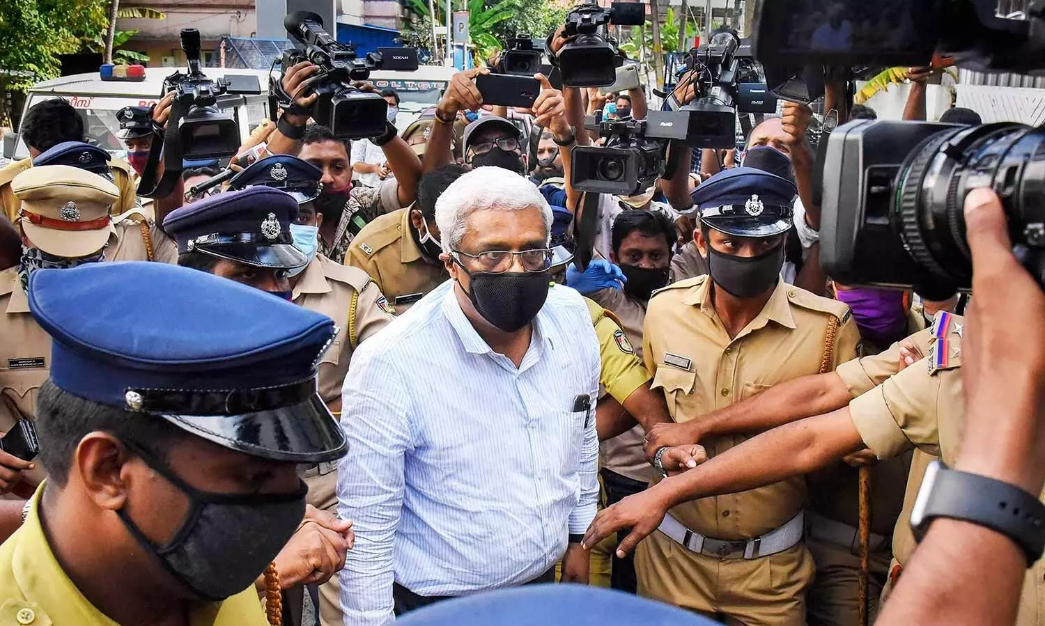 ഉന്നതരുടെ നയതന്ത്ര പ്രതിനിധികളുമായുള്ള വഴിവിട്ട ബന്ധത്തെക്കുറിച്ച്​ സർക്കാറിനും അറിവ്​