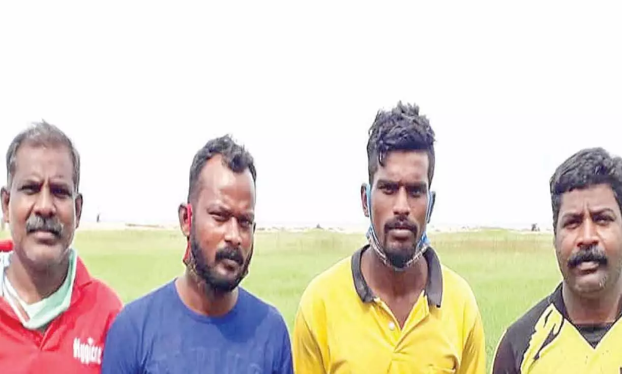 ക​ട​ലി​ൽ വീ​ണ 15കാ​ര​ന് യു​വാ​ക്ക​ൾ ര​ക്ഷ​ക​രാ​യി