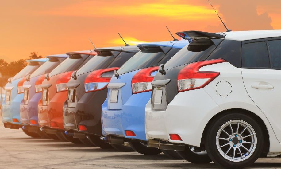 ഇൗ നിറമുള്ള വാഹനങ്ങളെ സൂക്ഷിക്കുക; വഴിയിൽ അപകടം പതിയിരിക്കുന്നുണ്ട് ഇൗ നിറമുള്ള വാഹനങ്ങളെ സൂക്ഷിക്കുക; വഴിയിൽ അപകടം പതിയിരിക്കുന്നുണ്ട്