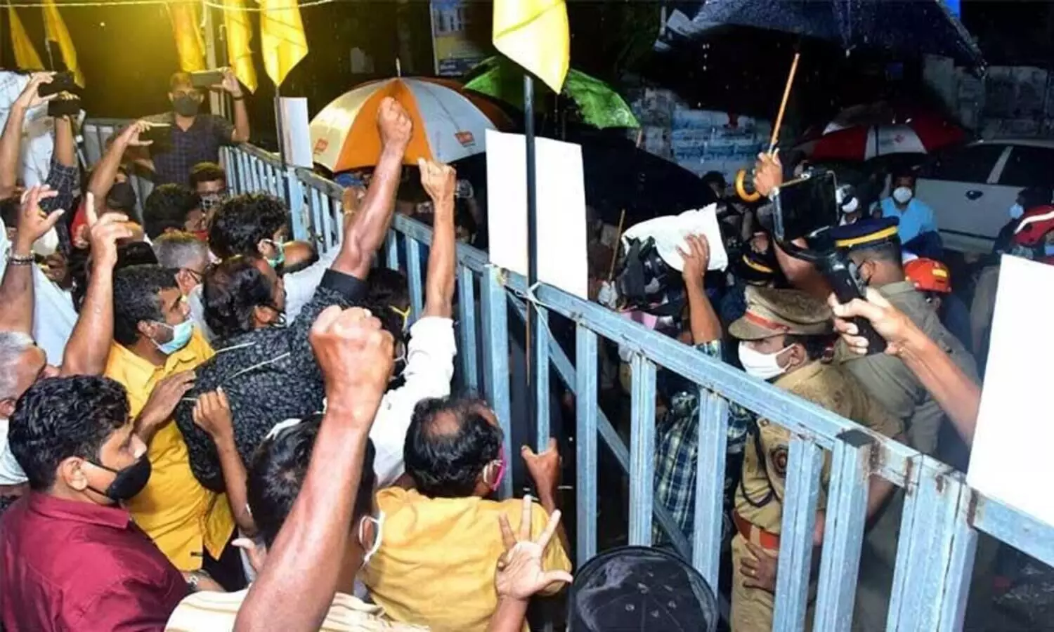 മു​ള​ന്തു​രു​ത്തി പ​ള്ളി​