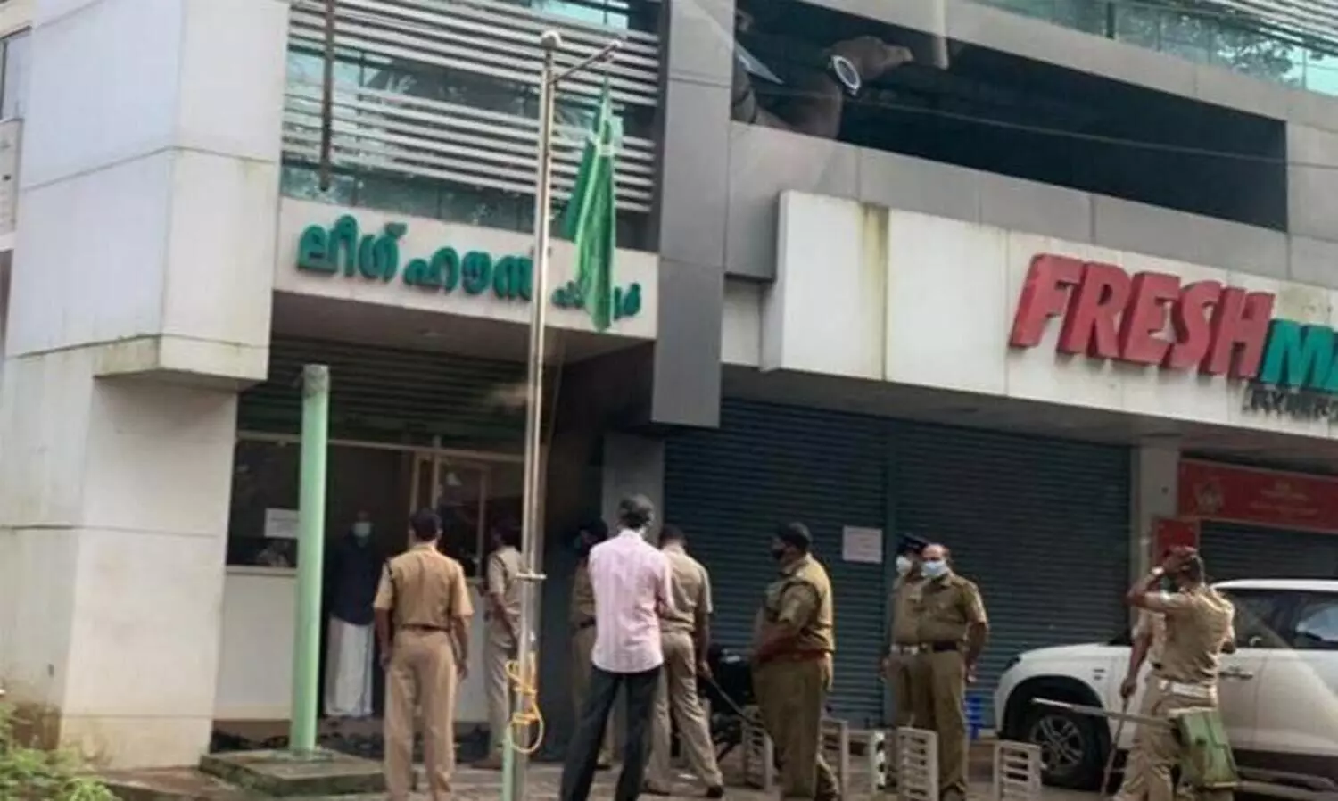 പാനൂർ ലീഗ് ഓഫീസിൽ സംഘർഷം; പൊലീസ് ലാത്തിവീശി