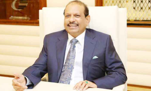 യൂസുഫലി എന്ന പാഠപുസ്​തകം