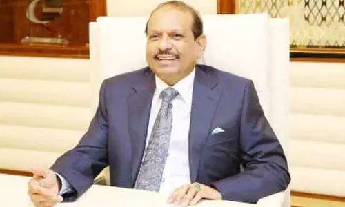 യൂസുഫലി എന്ന പാഠപുസ്​തകം