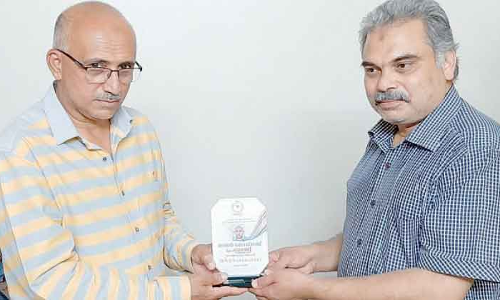 യാ​ത്ര​യ​യ​പ്പ് ന​ൽ​കി