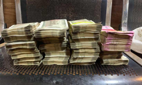 കൊടുവള്ളിയിൽ 18.66 ലക്ഷത്തി​െൻറ കുഴൽപണവുമായി രണ്ടുപേർ പിടിയിൽ