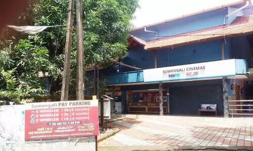 സിനിമയില്ല; തിയറ്റർ വളപ്പ്​ ഇനി പാർക്കിങ്​ കേന്ദ്രം