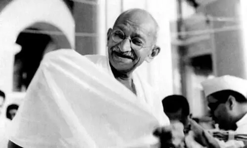 നൂറ്റാണ്ടു തികയുന്ന പാദസ്പർശം നൂറ്റാണ്ടു തികയുന്ന പാദസ്പർശം