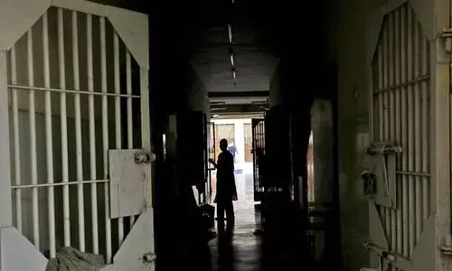 മഹാരാഷ്ട്രയിലെ ജയിലുകളിൽ 1043 തടവുകാർക്കും 302 ജീവനക്കാർക്കും കോവിഡ്