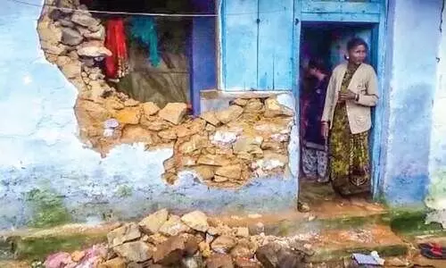 വാൽപ്പാറയിൽ കാട്ടാനകൾ വീടും ബംഗ്ലാവും തകർത്തു