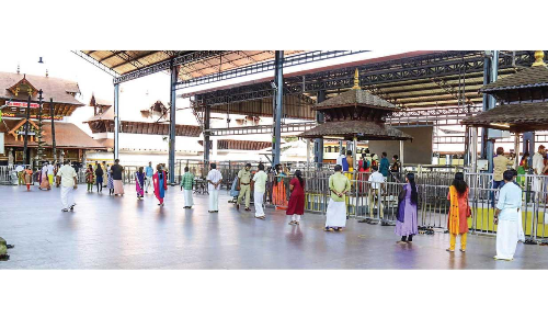 ഗുരുവായൂർ, കൂടല്‍മാണിക്യം ക്ഷേത്രങ്ങളിൽ തിരക്ക്