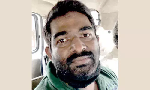 അരലക്ഷം രൂപ കൈക്കൂലി വാങ്ങി: വില്ലേജ് ഫീൽഡ് അസിസ്​റ്റൻറ് വിജിലൻസ് പിടിയിൽ