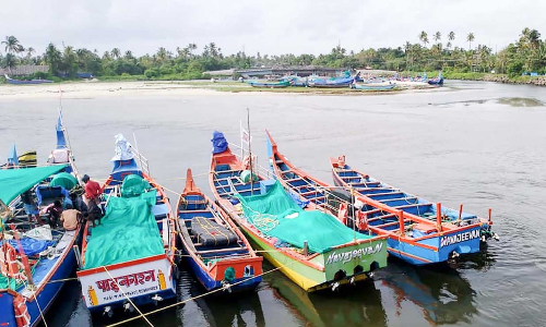 അന്ധകാരനഴി വറുതിയുടെ പിടിയിൽ; മത്സ്യബന്ധനം അനുവദിക്കണമെന്ന ആവശ്യം ശക്തം അന്ധകാരനഴി വറുതിയുടെ പിടിയിൽ; മത്സ്യബന്ധനം അനുവദിക്കണമെന്ന ആവശ്യം ശക്തം