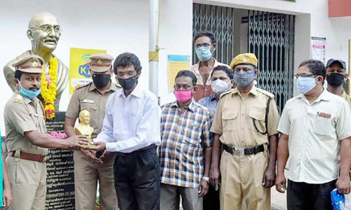 ഗാന്ധിജി കേരളത്തിലെത്തിയിട്ട്​ 100 വർഷം; നൂറുപേർക്കായി ഗാന്ധിശില്‍പം ഒരുങ്ങി