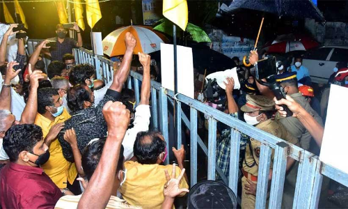 മു​ള​ന്തു​രു​ത്തി പ​ള്ളി​