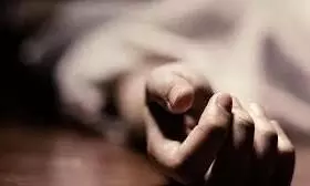 കോവിഡ് ഭീതി: കുഴഞ്ഞുവീഴുന്നവർ റോഡിൽ കിടന്ന് മരിക്കുന്നു കോവിഡ് ഭീതി: കുഴഞ്ഞുവീഴുന്നവർ റോഡിൽ കിടന്ന് മരിക്കുന്നു