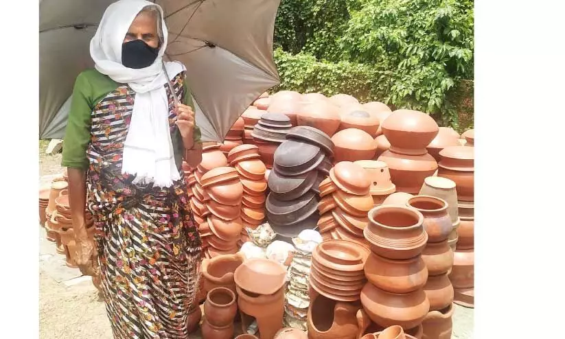 സുരക്ഷിത ജോലിയായിരുന്നു; അതുകൊണ്ട് സാറ മൺപാത്ര വിൽപനക്കാരിയായി സുരക്ഷിത ജോലിയായിരുന്നു; അതുകൊണ്ട് സാറ മൺപാത്ര വിൽപനക്കാരിയായി
