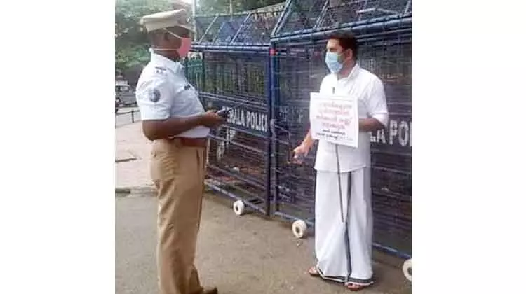 സമരപോരാട്ടത്തിനൊടുവിൽ ഷാഫി മടങ്ങിയെത്തി സമരപോരാട്ടത്തിനൊടുവിൽ ഷാഫി മടങ്ങിയെത്തി