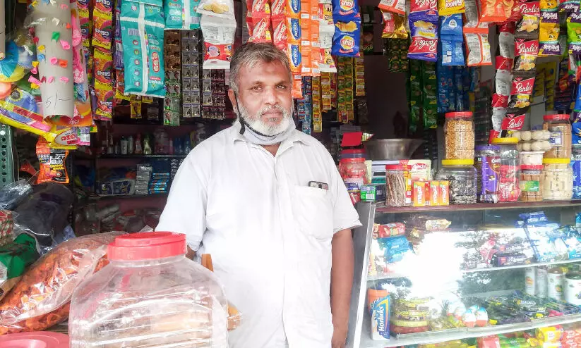 ലോറി ഡ്രൈവറുടെ വേഷമഴിച്ച്​ മുജീബ്​ പലചരക്ക്​ കട തുടങ്ങി