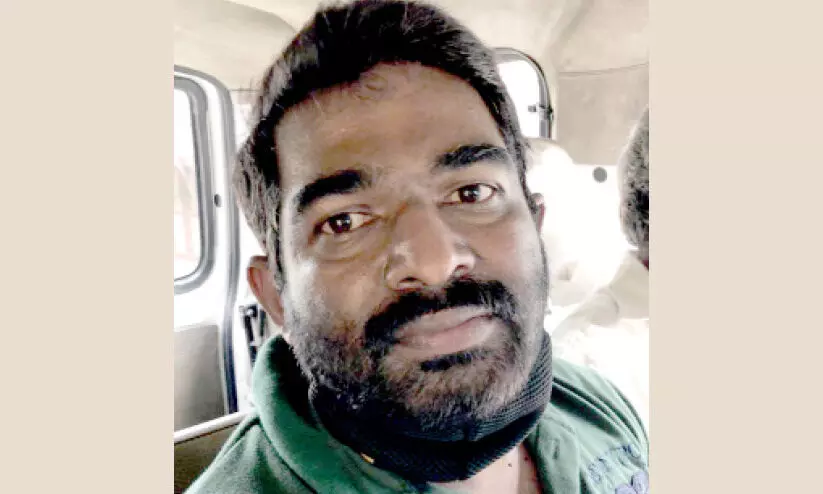 അരലക്ഷം രൂപ കൈക്കൂലി വാങ്ങി: വില്ലേജ് ഫീൽഡ് അസിസ്​റ്റൻറ് വിജിലൻസ് പിടിയിൽ