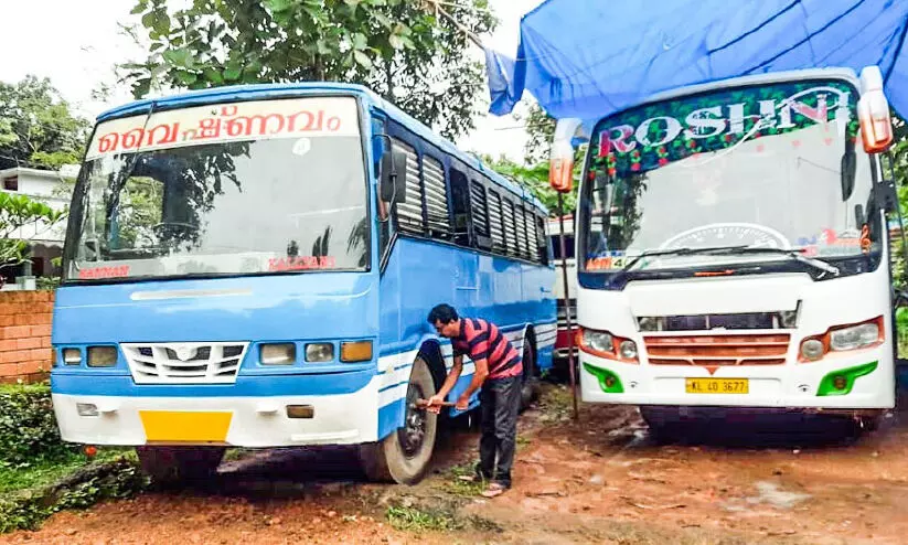 നടുവൊടിഞ്ഞ്​​ സ്വകാര്യ ബസ് വ്യവസായം