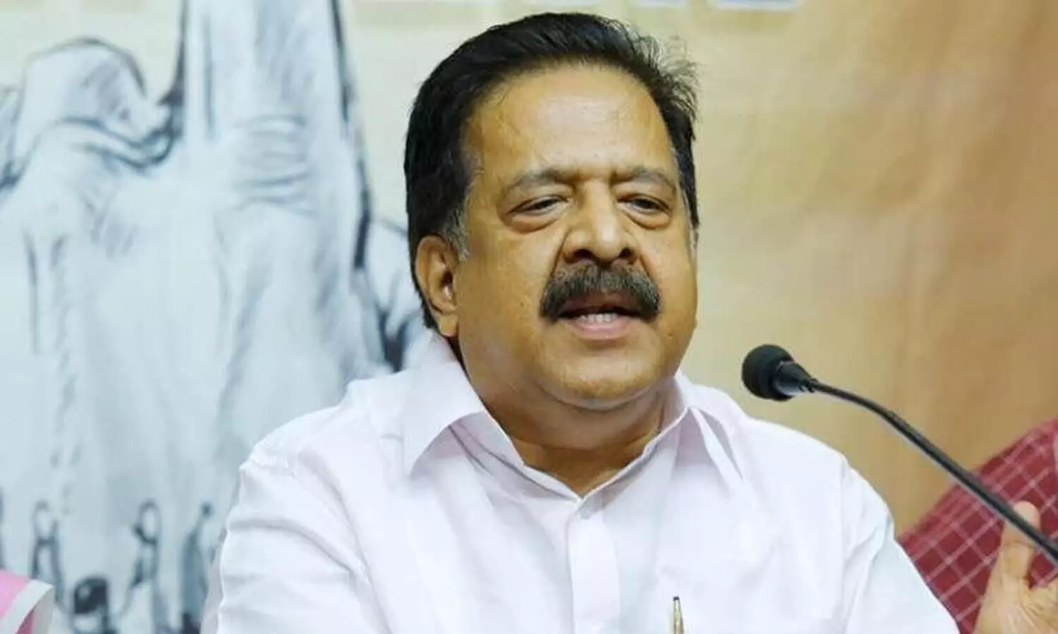 വഴിയോര വിശ്രമകേന്ദ്രങ്ങളുടെ പേരിൽ പൊതുസ്ഥലങ്ങൾ കുത്തകകൾക്ക് തീറെഴുതാൻ ഗൂഢനീക്കം -ചെന്നിത്തല