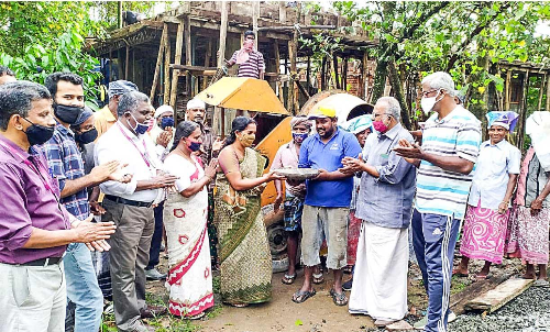 അശാന്ത​െൻറ അക്ഷരവീട് കോൺക്രീറ്റിങ് പൂർത്തിയായി
