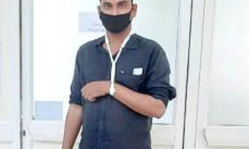 ജില്ല ആശുപത്രിയിൽ ഡോക്ടറില്ല; ദുരിതംപേറി യുവാവ്