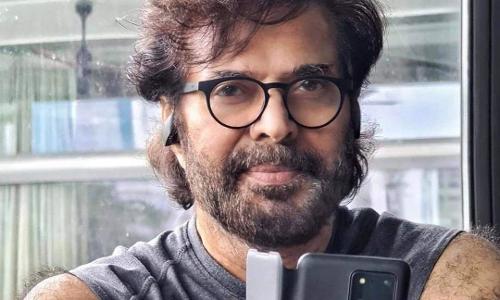 മമ്മുക്കയുടെ വൈറൽ ചിത്രത്തിലെ ഫോൺ കണ്ടെത്തി ആരാധകർ; വില കേട്ട്​ ഞെട്ടരുതെന്ന്​ മുന്നറിയിപ്പ്​