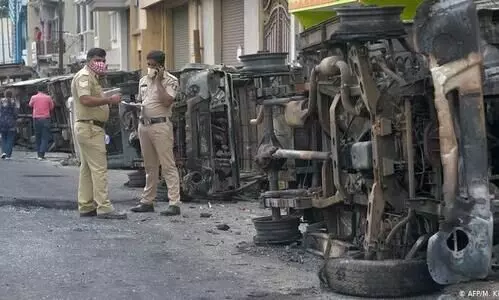 ബംഗളൂരു അക്രമം: മുൻ മേയറടക്കം രണ്ട്​ കോൺഗ്രസ്​ നേതാക്കളെ ചോദ്യം ചെയ്​തു