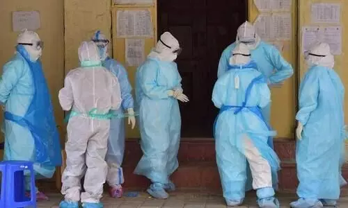 കൂടുതൽ സങ്കീർണത; ആരോഗ്യപ്രവർത്തകരിലും ലക്ഷണങ്ങളില്ലാതെ കോവിഡ് ബാധ ഏറുന്നു