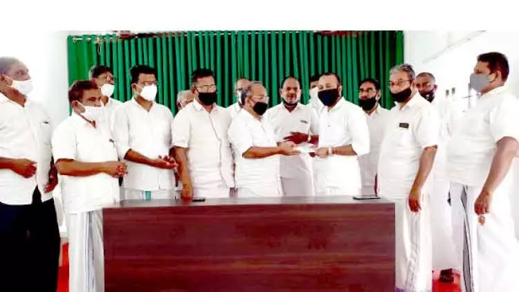 തൃ​ശൂ​ർ സി.​എ​ച്ച് സെൻറ​ർ ഫ​ണ്ട് കൈ​മാ​റി