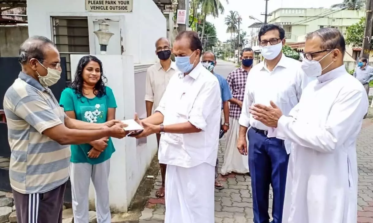 യുവാവിെൻറ ചികിത്സക്ക് മൂന്ന് മണിക്കൂറിൽ സമാഹരിച്ചത് 27ലക്ഷം യുവാവിെൻറ ചികിത്സക്ക് മൂന്ന് മണിക്കൂറിൽ സമാഹരിച്ചത് 27ലക്ഷം